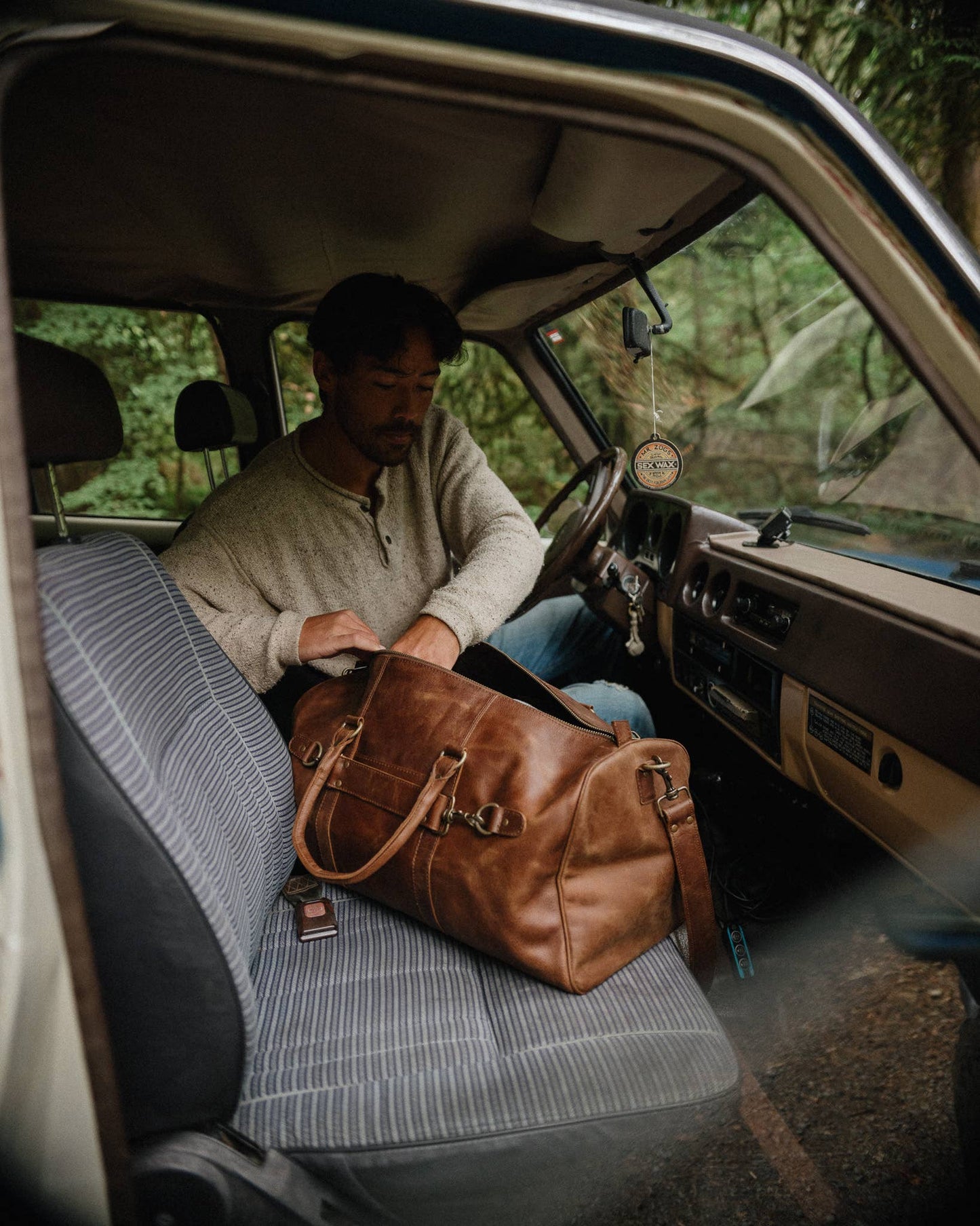 Buffalo Leather Duffle with Trolley Sleeve: Saddle Brown