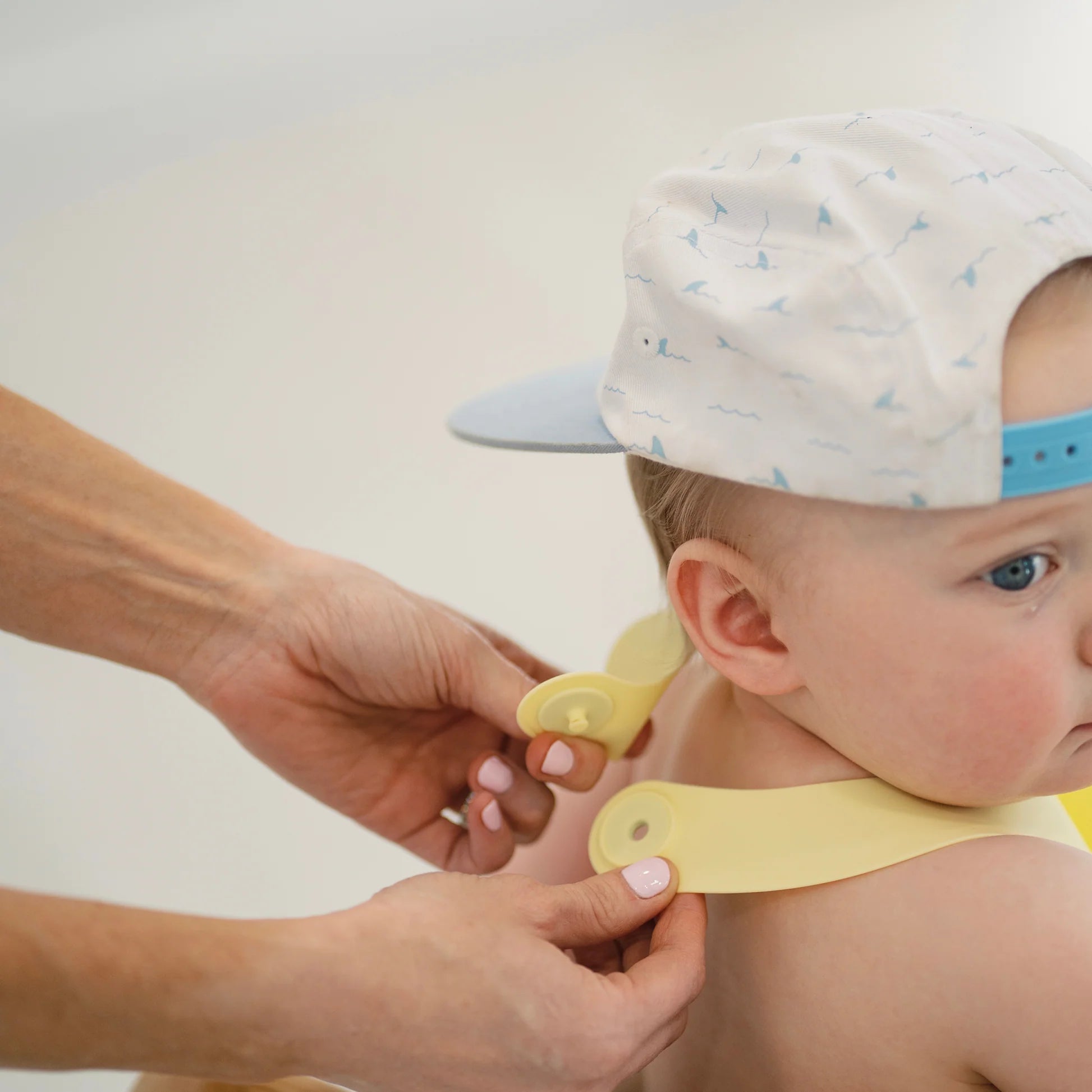 Babynetic Strawberry Dream
1 Silicone Bib / Measurements 9” x 10.5” - Persnickety Shop