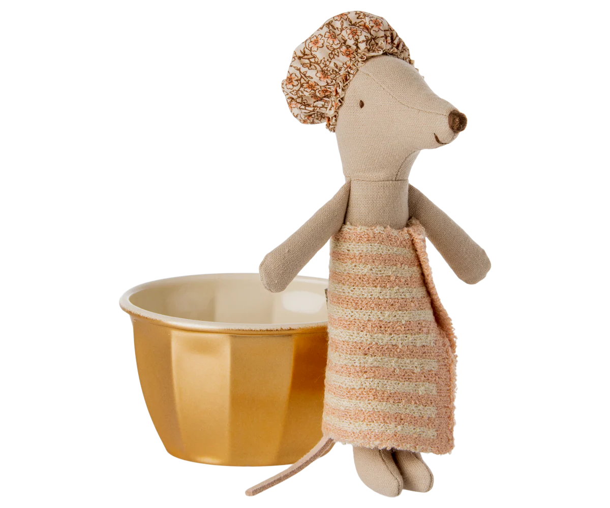 Maileg Wellness Mouse, Big Sister - Persnickety Shop