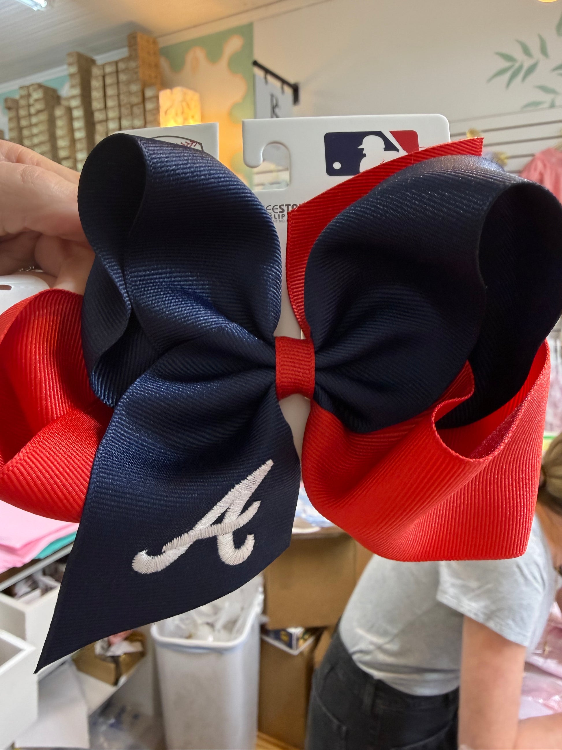 Wee Ones King Grosgrain Hair Bow – Atlanta Braves Embroidered Tail - Persnickety Shop