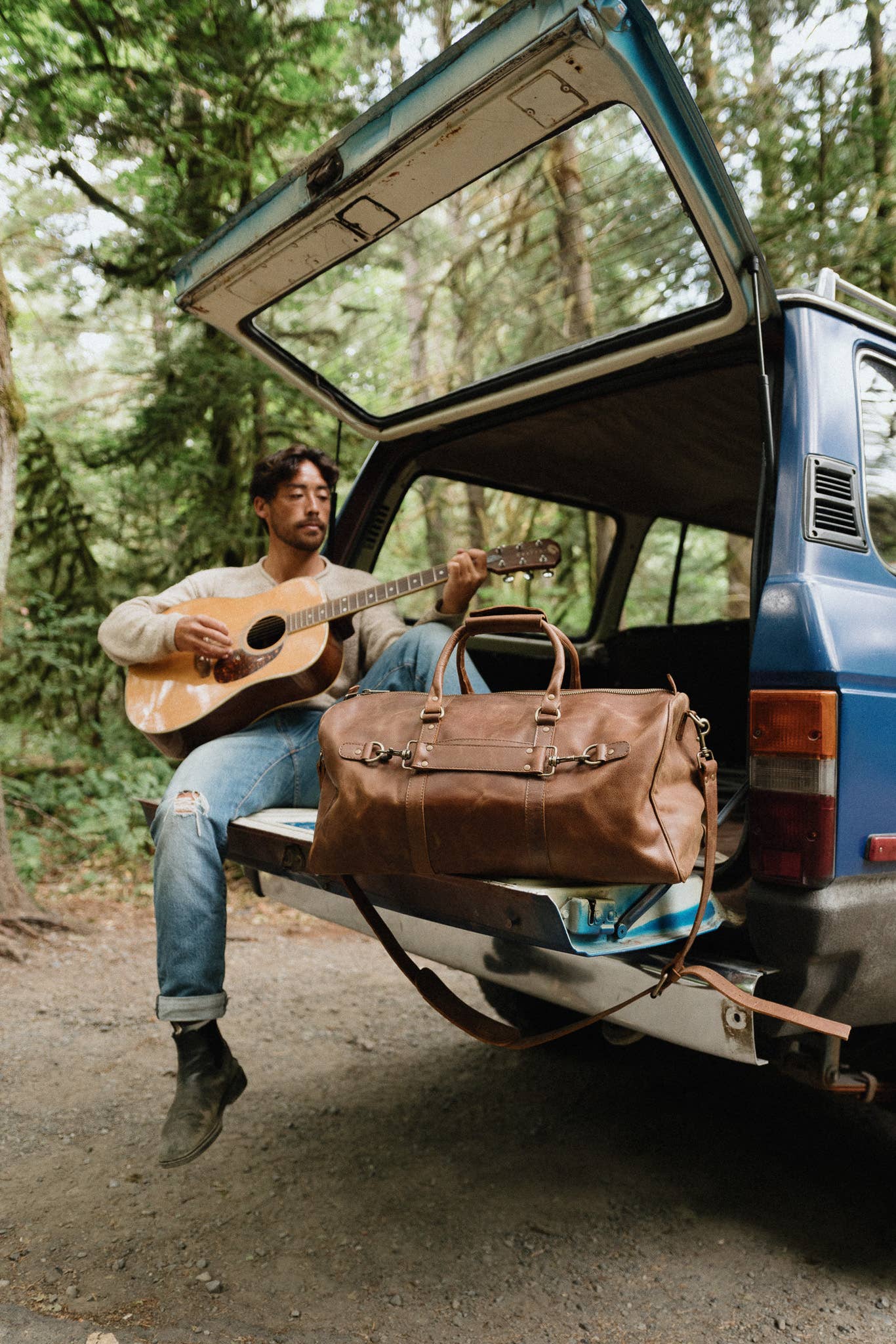 Buffalo Leather Duffle with Trolley Sleeve: Saddle Brown