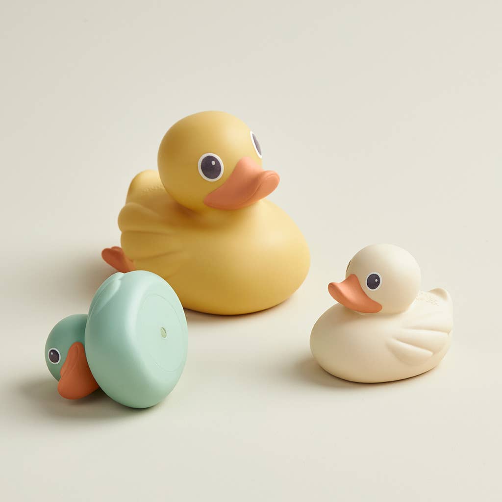 Itzy Ducky Family™ - Bath + Water Table Toys: Duck