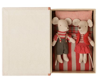 Maileg Christmas twin mice, Little sister and brother in book
