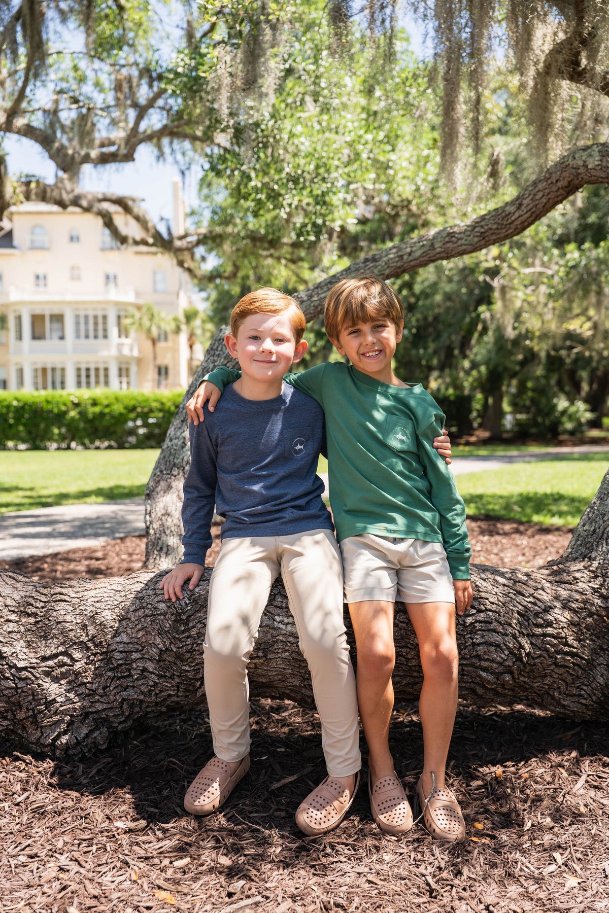 SALTWATER BOYS COMPANY GRAPHIC TEE-POINTER