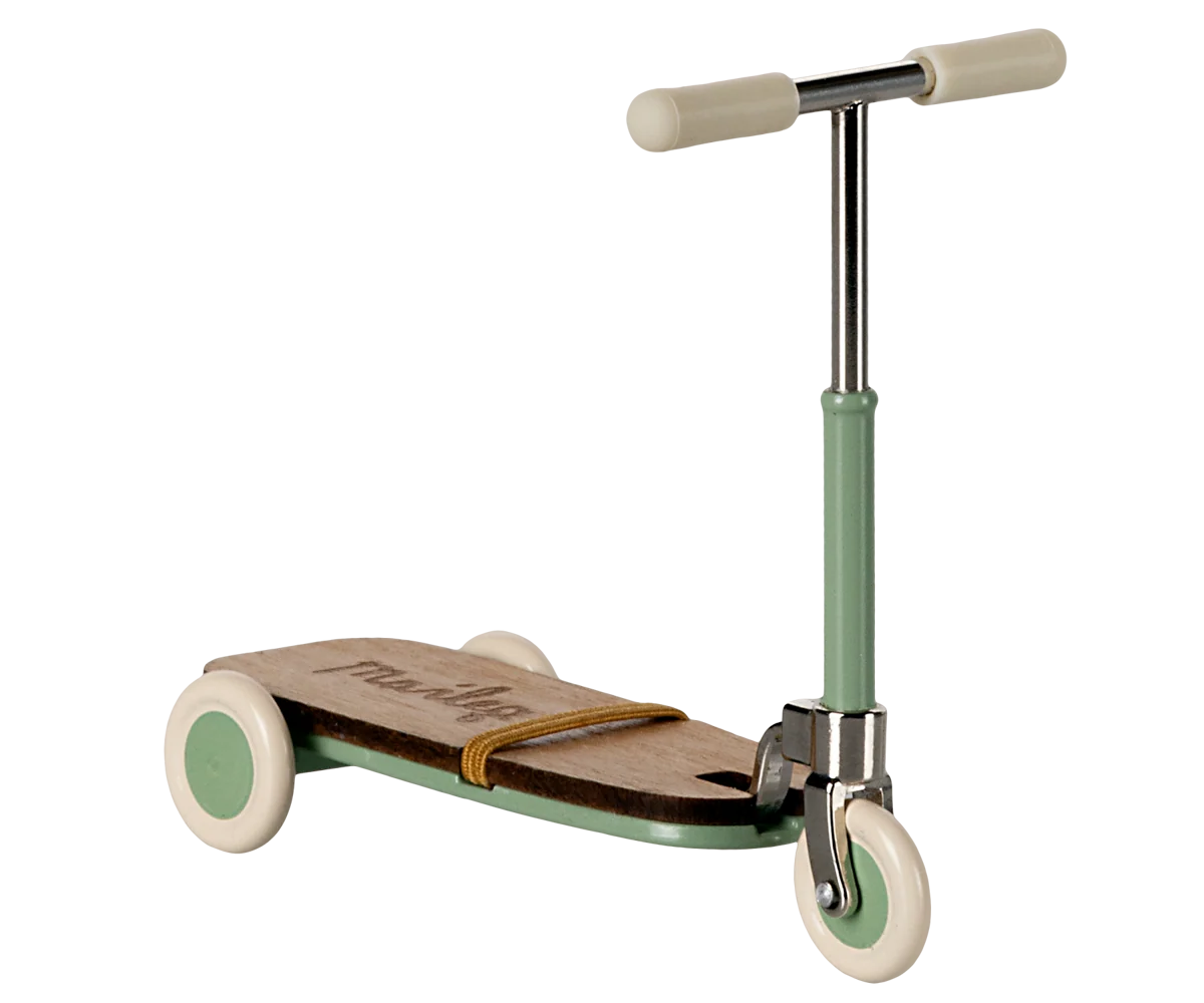 Maileg Kick board, Mouse - Mint