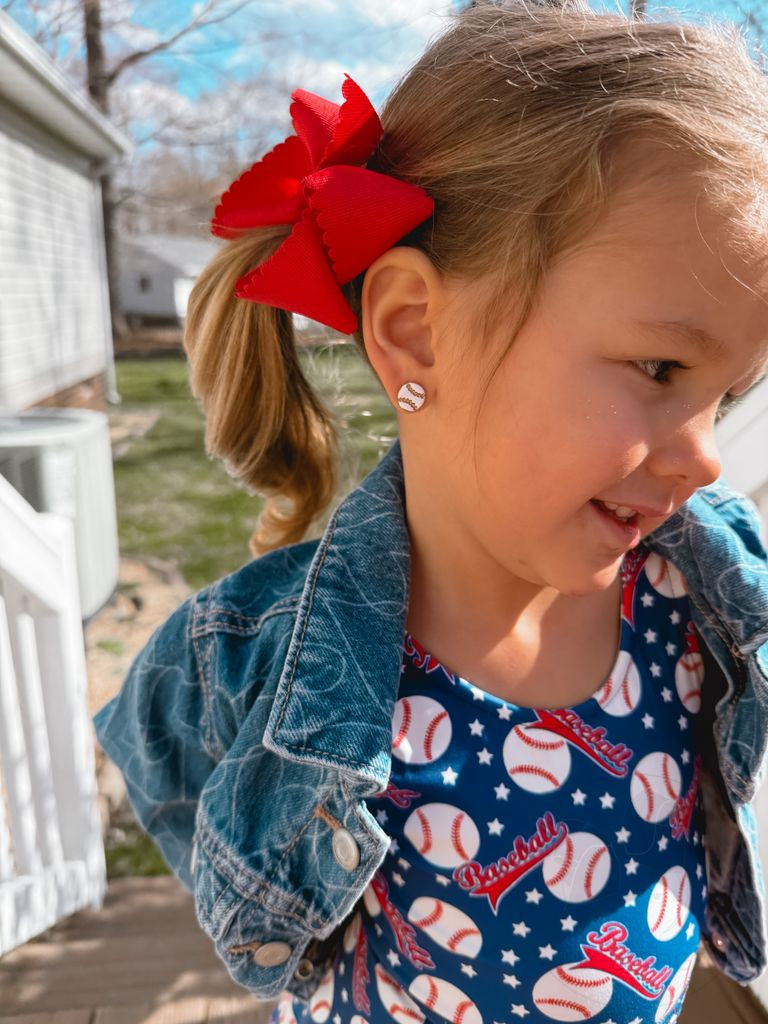 Wee Ones Medium WHITE Grosgrain Hair Bow with Scalloped Edge - Persnickety Shop