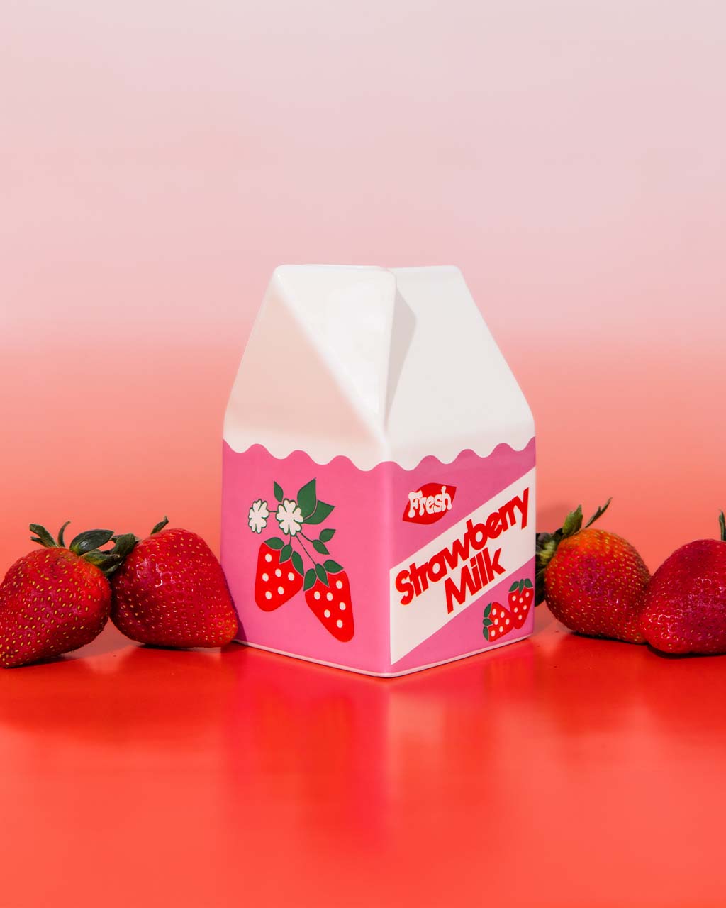 STRAWBERRY MILK VASE BAN.DO