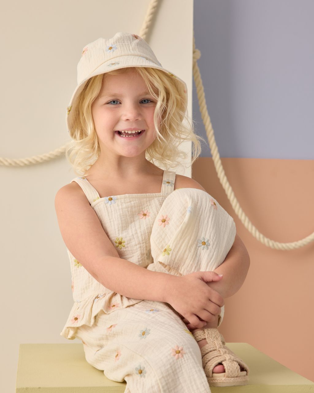 BUCKET HAT EMBROIDERED DAISIES - Persnickety Shop