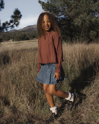 RYLEE + CRU PLEATED DENIM SKIRT INDIGO