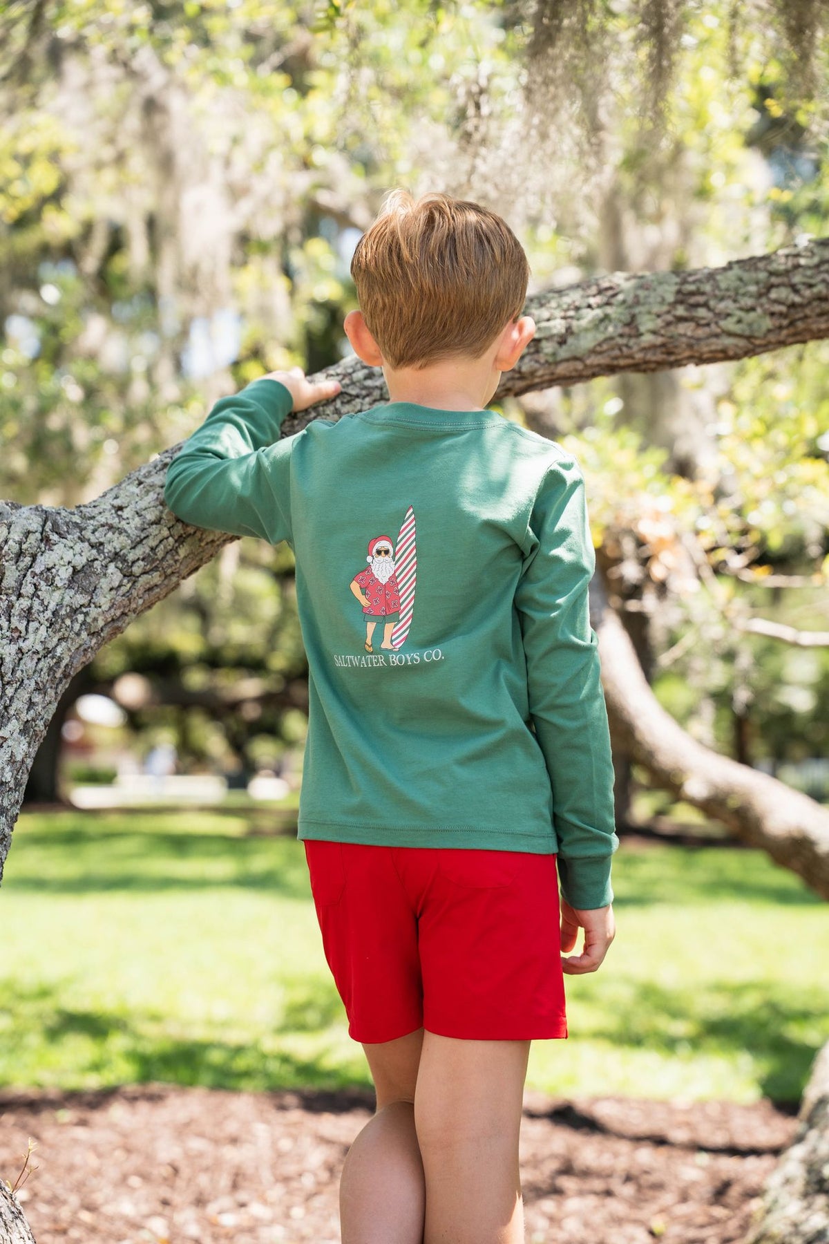 SALTWATER BOYS COMPANY GRAPHIC TEE-SURF SANTA