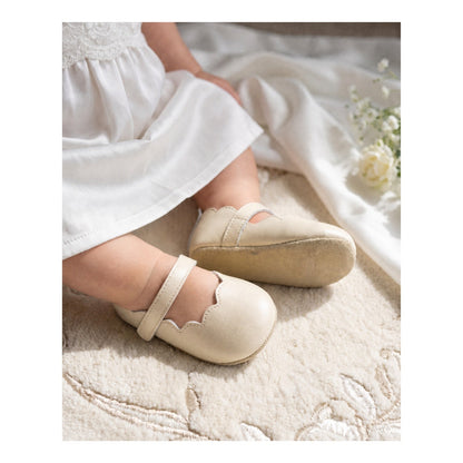 L'Amour Shoes I MIMI BABY GIRLS SCALLOPED MARY JANE LUXE SHIMMER OYSTER SUEDE CRIB SHOE (INFANT)