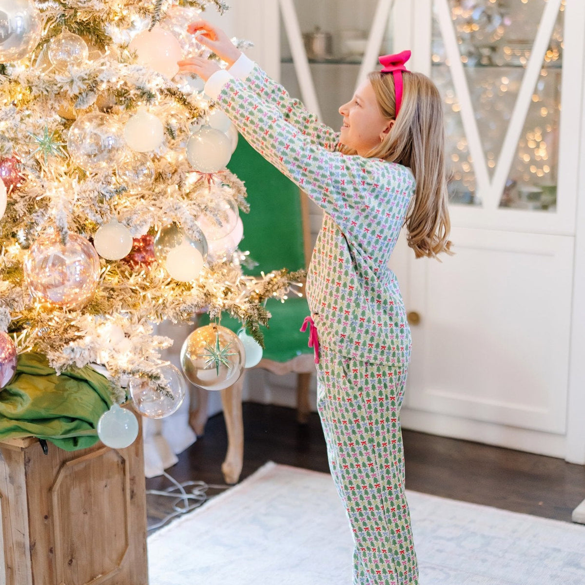 Lila and Hayes Edie Girls' Sweatshirt Pant Set - Tree Topper Bows