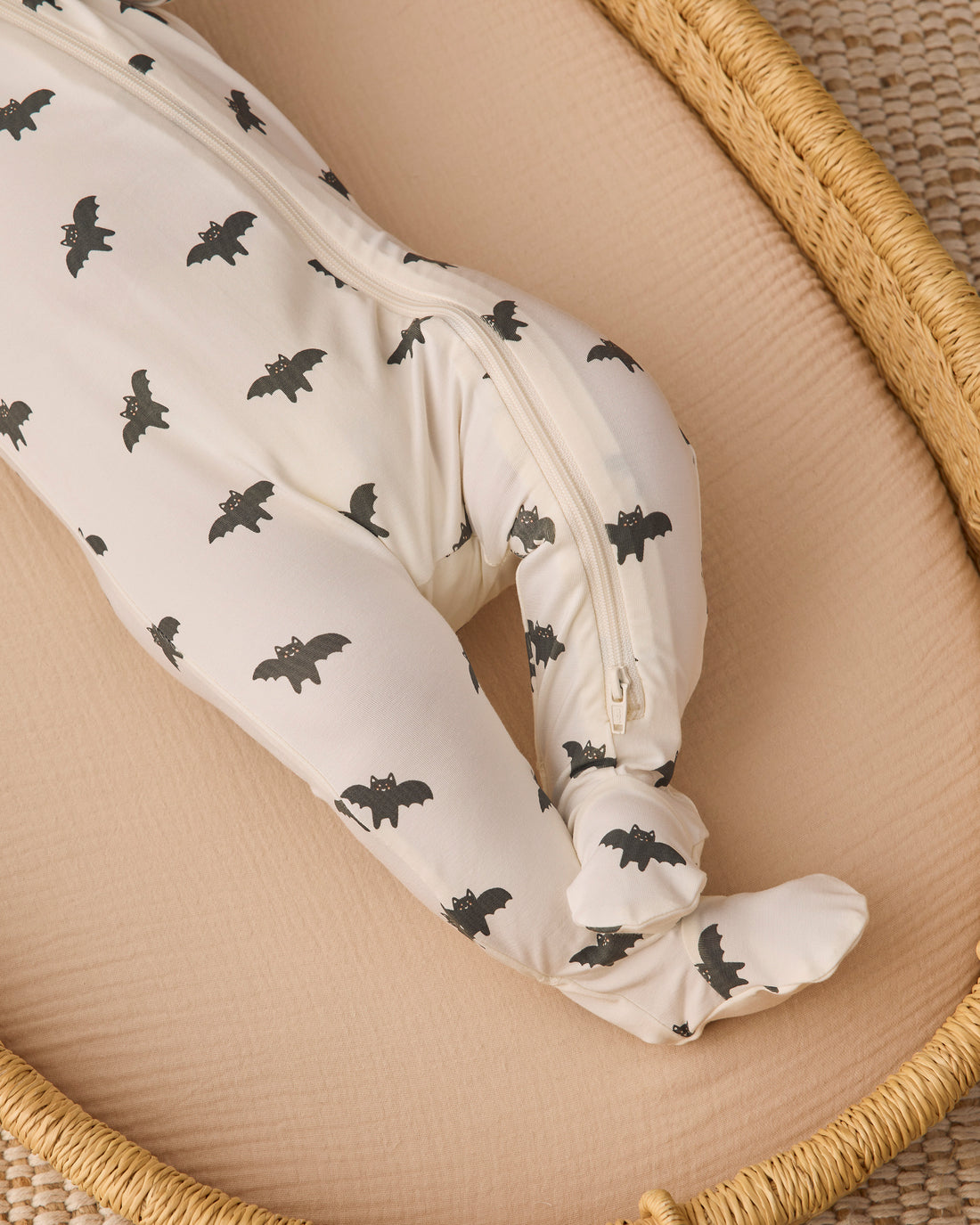 Quincy Mae BAMBOO ZIP FOOTIE BATS